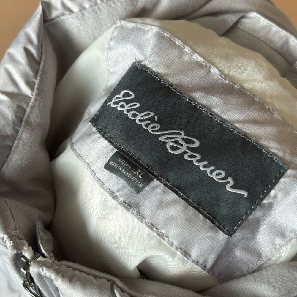 Eddie Bauer 650 Down filling marshmallow puffer jacket.Gray/white.Size XL.Fits L